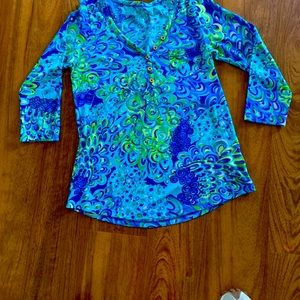 Lilly Pulitzer- Lilly Lagoon  vneck 3 button 3/4 length sleeve blouse. NWOT.